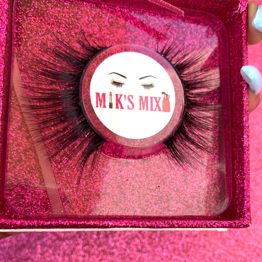 Mik’s Mix lashes in the style ‘Causing Drama’